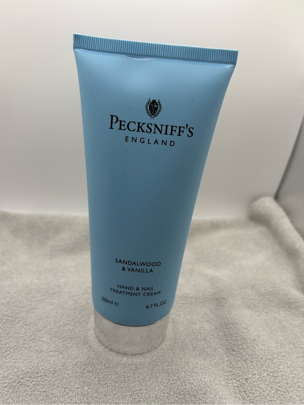 Pecksniff’s Sandalwood & Vanilla Hand & Nail Treatment Cream 6.7oz Brand New!!
